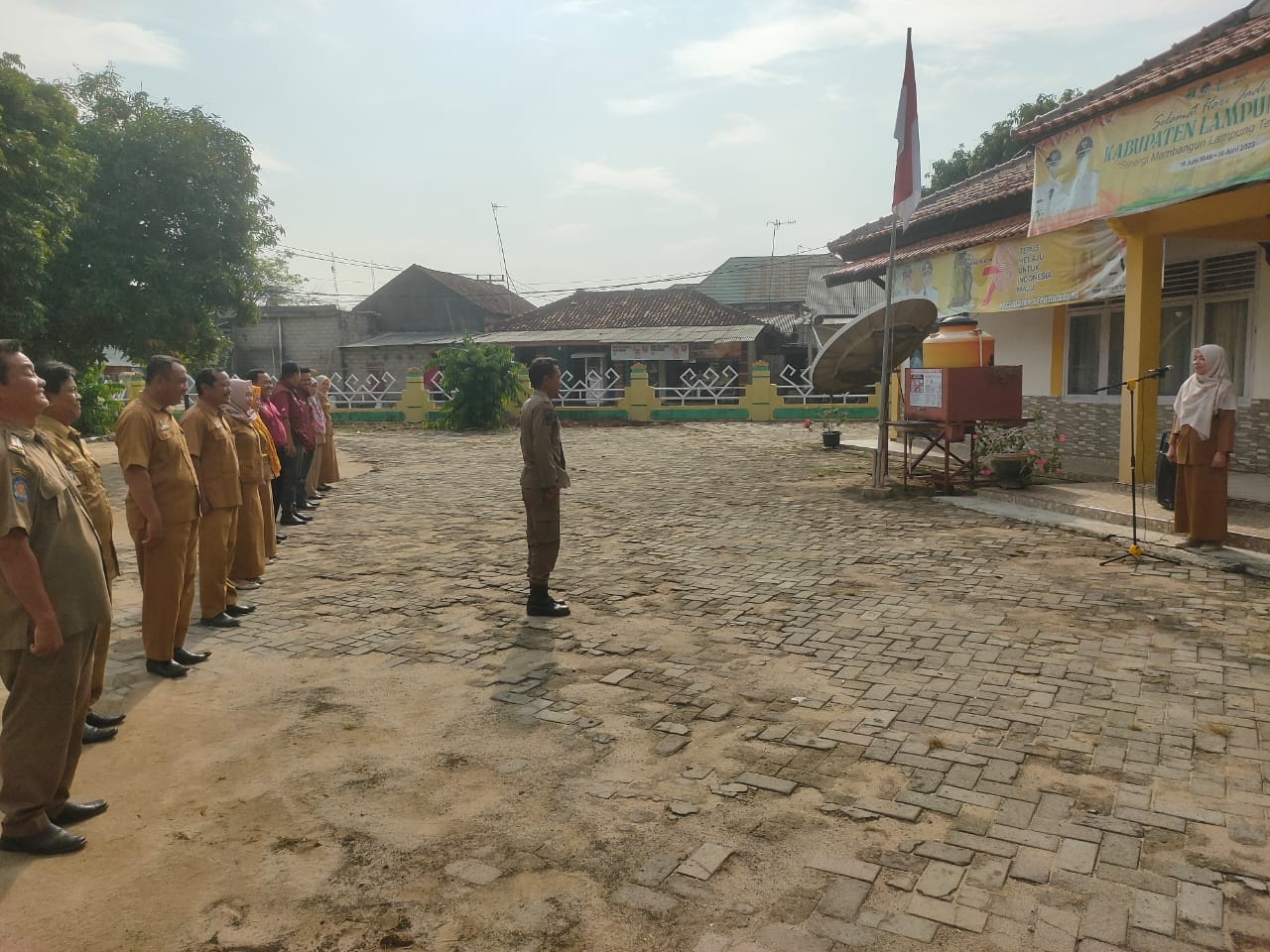 Apel mingguan di Kantor Camat Seputih Agung (Senin, 06 November 2023)